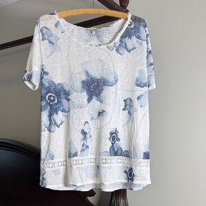 Bellambia Elegant Blue Floral Women's Short Sleeve Top